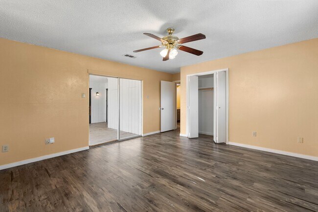 Building Photo - Charming 3-Bedroom, 3-Bathroom Home with S...