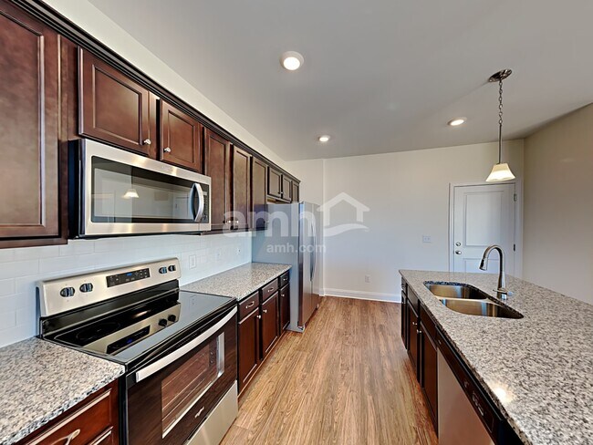 Building Photo - 1315 Lomond Dr