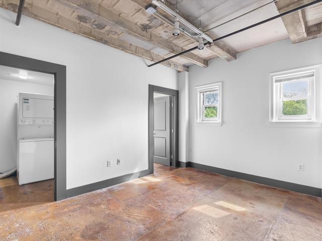 Building Photo - 329 E Colorado Blvd