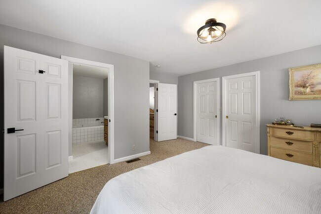 Building Photo - Beautiful Al Tahoe Home in South Lake Taho...