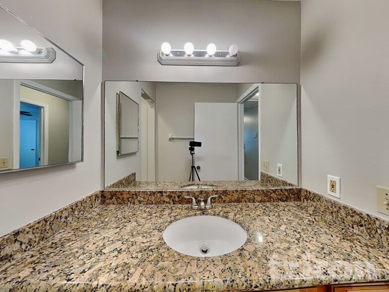 Building Photo - 1259 Waterbury Loop