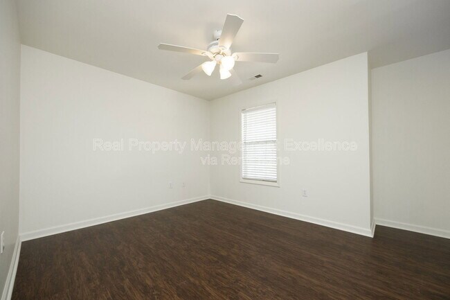 Building Photo - 521 Renshaw Ct