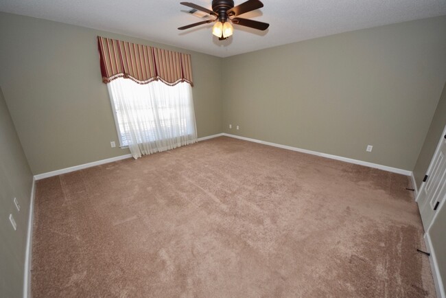 Building Photo - 4 Bedroom, 2.5 Bathroom near Appling and D...