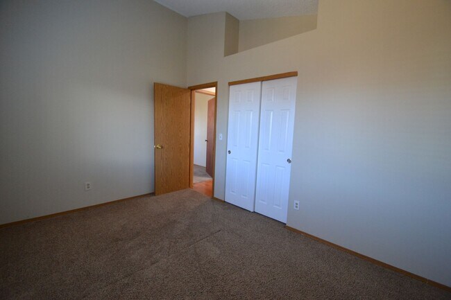 Building Photo - 4 Bedroom Home Available Near COS Airport!