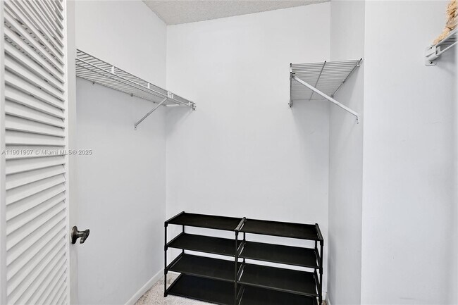 Building Photo - 3001 W Rolling Hills Cir