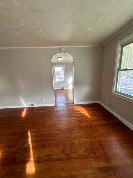 Building Photo - 185 Harwood Ave