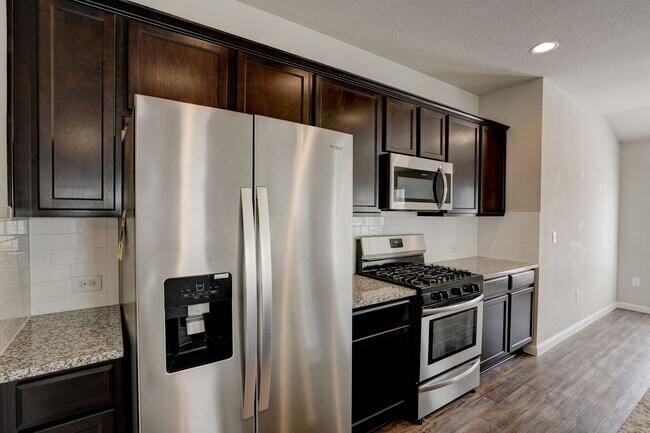 Building Photo - Charming 4/BR 2/BA One-Level Home with Spa...