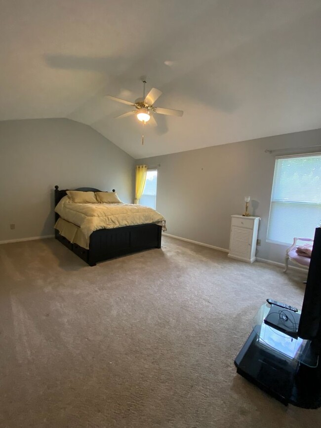 Building Photo - 25027 Rushmore Ct