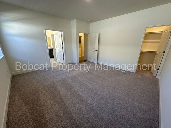 Building Photo - 923 Nelle Dr