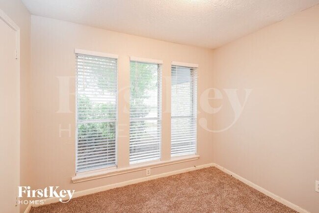 Building Photo - 11814 Perry Rd