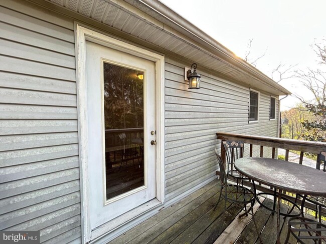 Building Photo - 9740 Deerhaven Ln