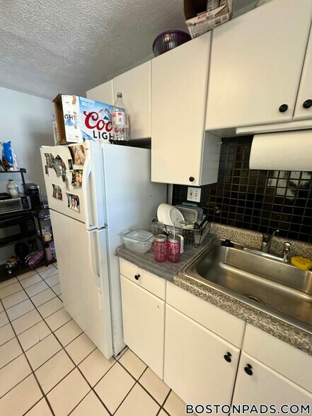 Building Photo - 525 E 3rd St