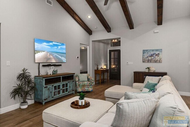 Building Photo - 124 Torrey Pines Dr