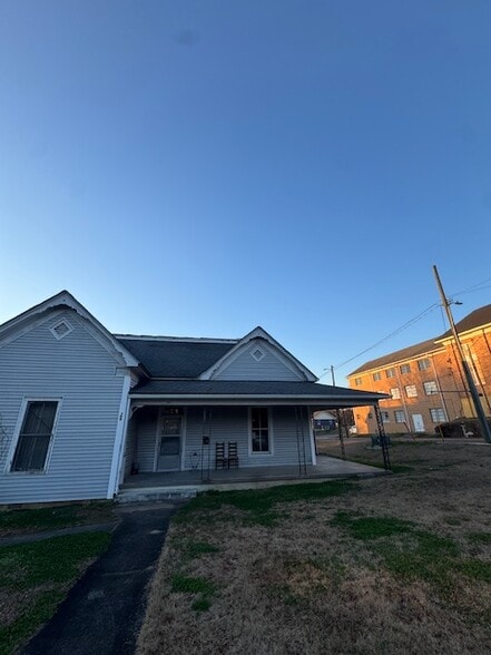 Building Photo - 600 S Broad St SW