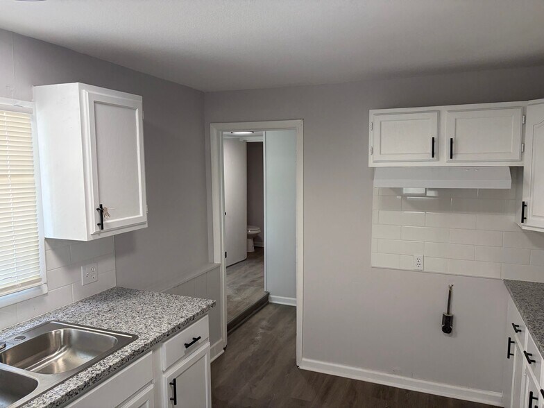 Building Photo - 7838 James A Reed Rd