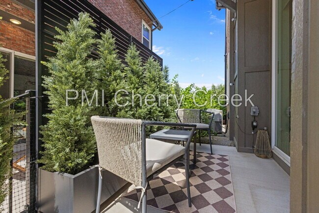 Building Photo - 356 E Orchard Rd