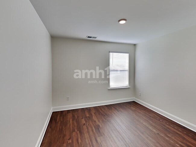 Building Photo - 602 Rivermist Dr