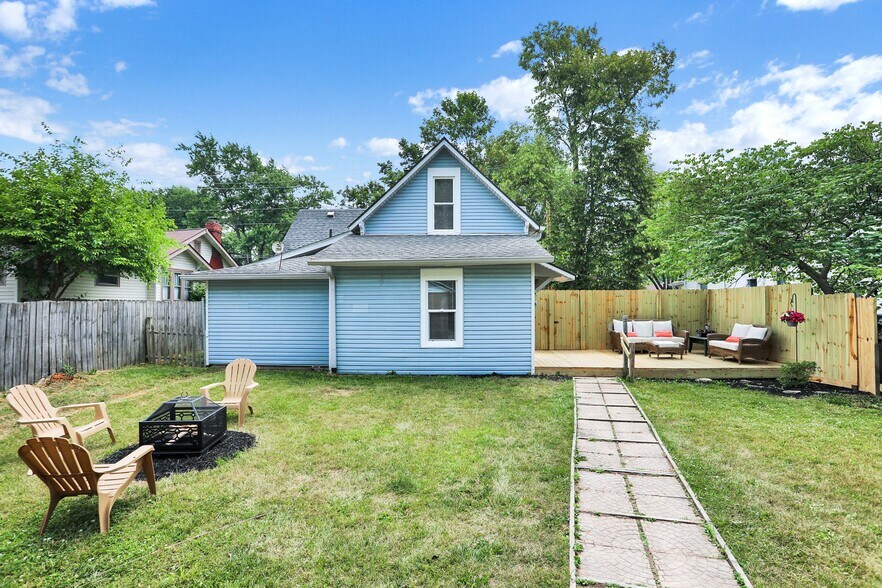Backyard - 108 N Muessing St