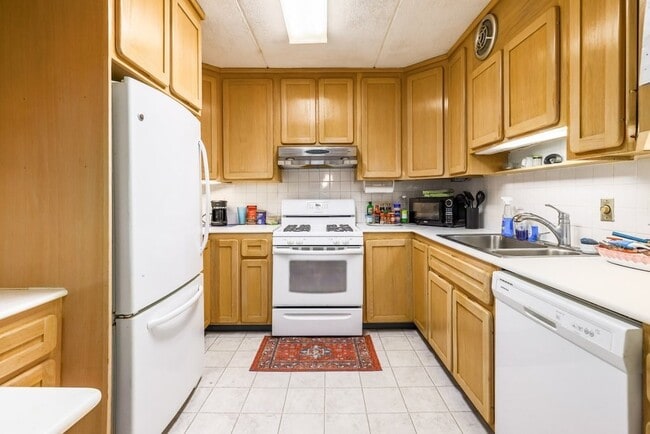 Building Photo - 1550 Worcester Rd