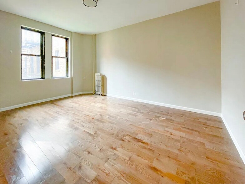 Building Photo - 240 Crown St