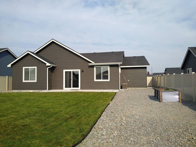 Building Photo - Beautiful 3-bedroom, 2-bath home at Woodbr...