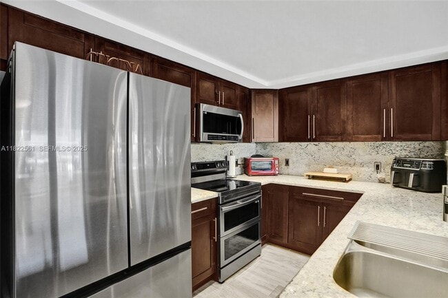 Building Photo - 16478 NE 27th Pl