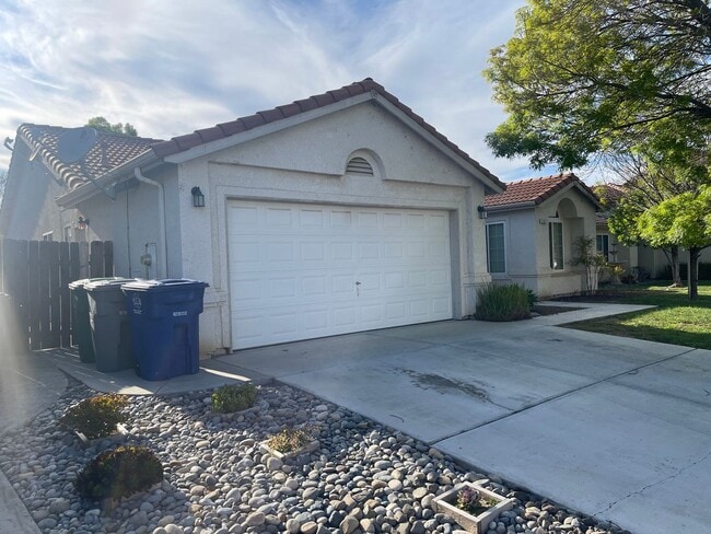 Building Photo - Available Now!! 3-Bedroom, 2-Bathroom Home...