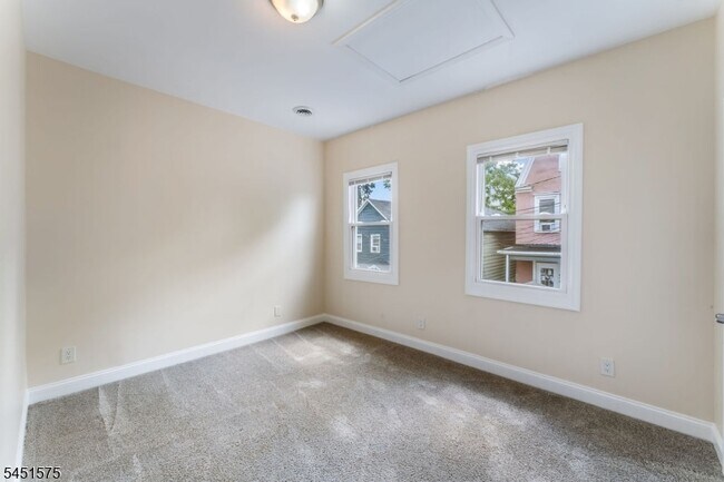 Building Photo - 473 Flagg St