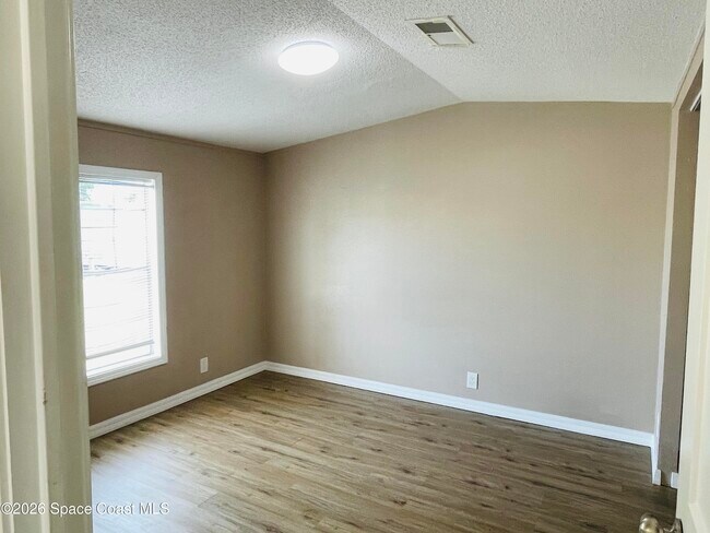 Building Photo - 2508 Chatham Way NE