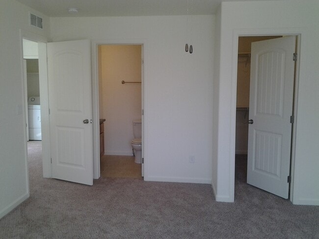 Building Photo - Fantastic Townhome in Wellington