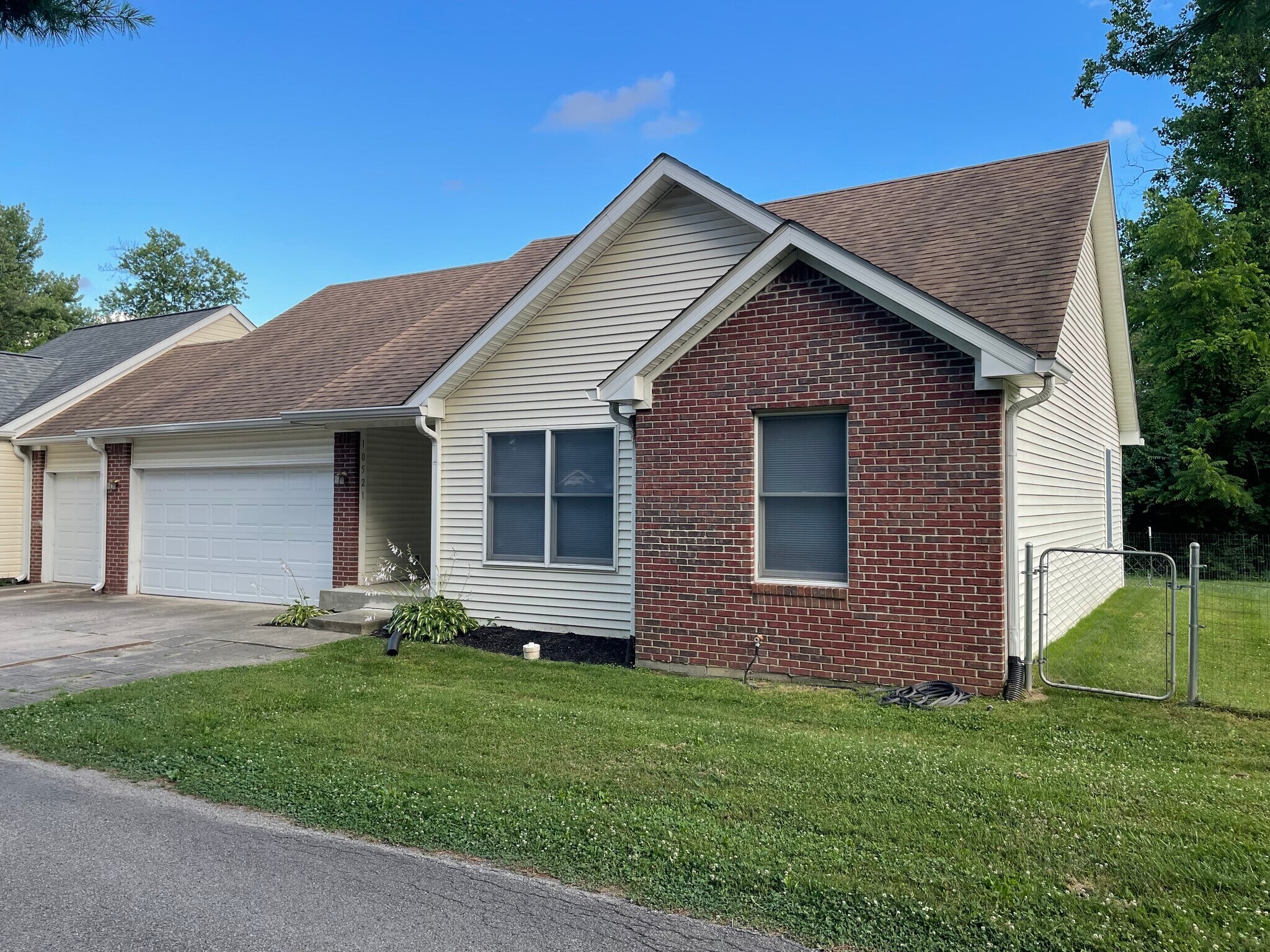 Front - 10521 Cornell Ave