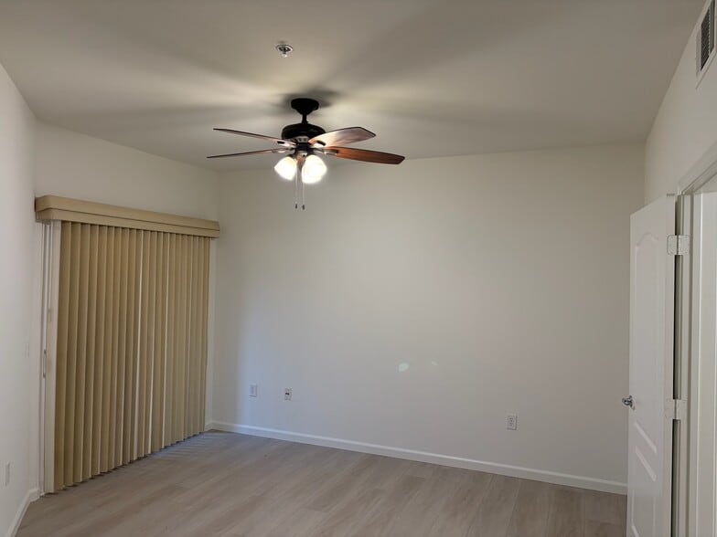 Building Photo - 5350 Dunlay Dr