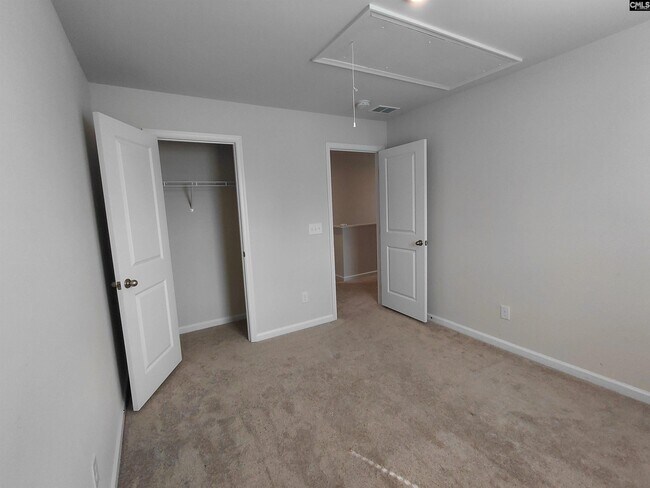 Building Photo - 329 Saskatoon Dr