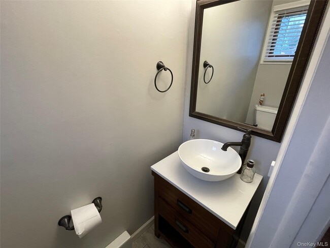 Building Photo - 18 Brewster Woods Dr