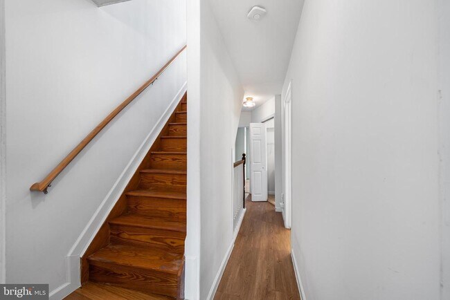 Building Photo - 2454 Amber St