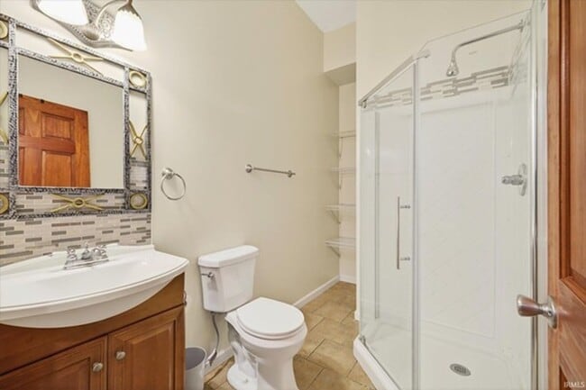 Building Photo - 2 bed, 2 bath Downtown Bloomington