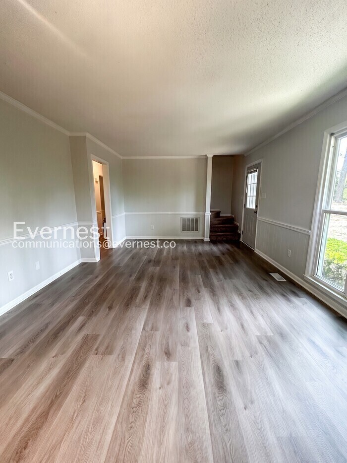 Building Photo - 3208 Pinecrest Dr