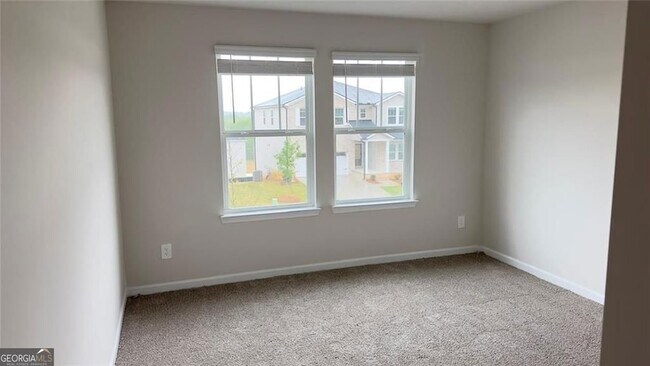 Building Photo - 327 Vly Oak Dr