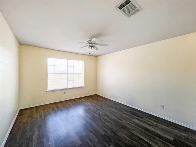 Building Photo - 116 Remington Dr