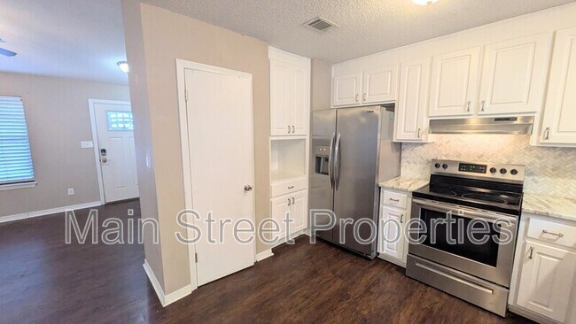 Building Photo - 7524 Sandy Creek Dr