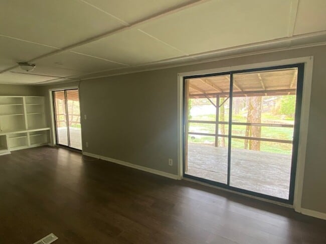 Building Photo - Renovated 3 Bedroom 2 Bath Home for Rent!!