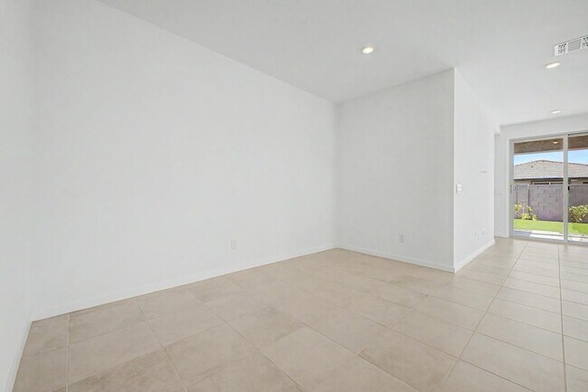 Building Photo - 25291 W Hidalgo Ave