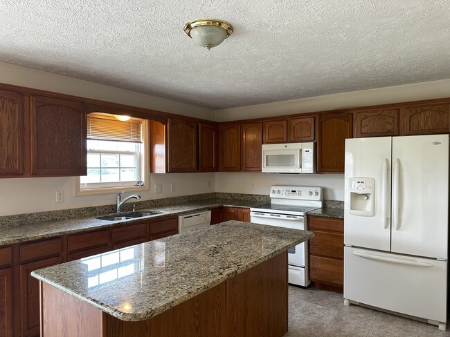 Building Photo - 3922 Wildflower Dr
