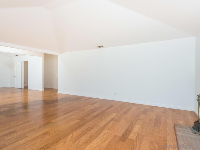 Building Photo - 8584 Cliffridge Ave