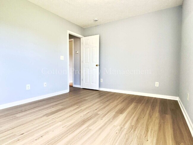 Building Photo - 3BR/2FB.$2300 per month