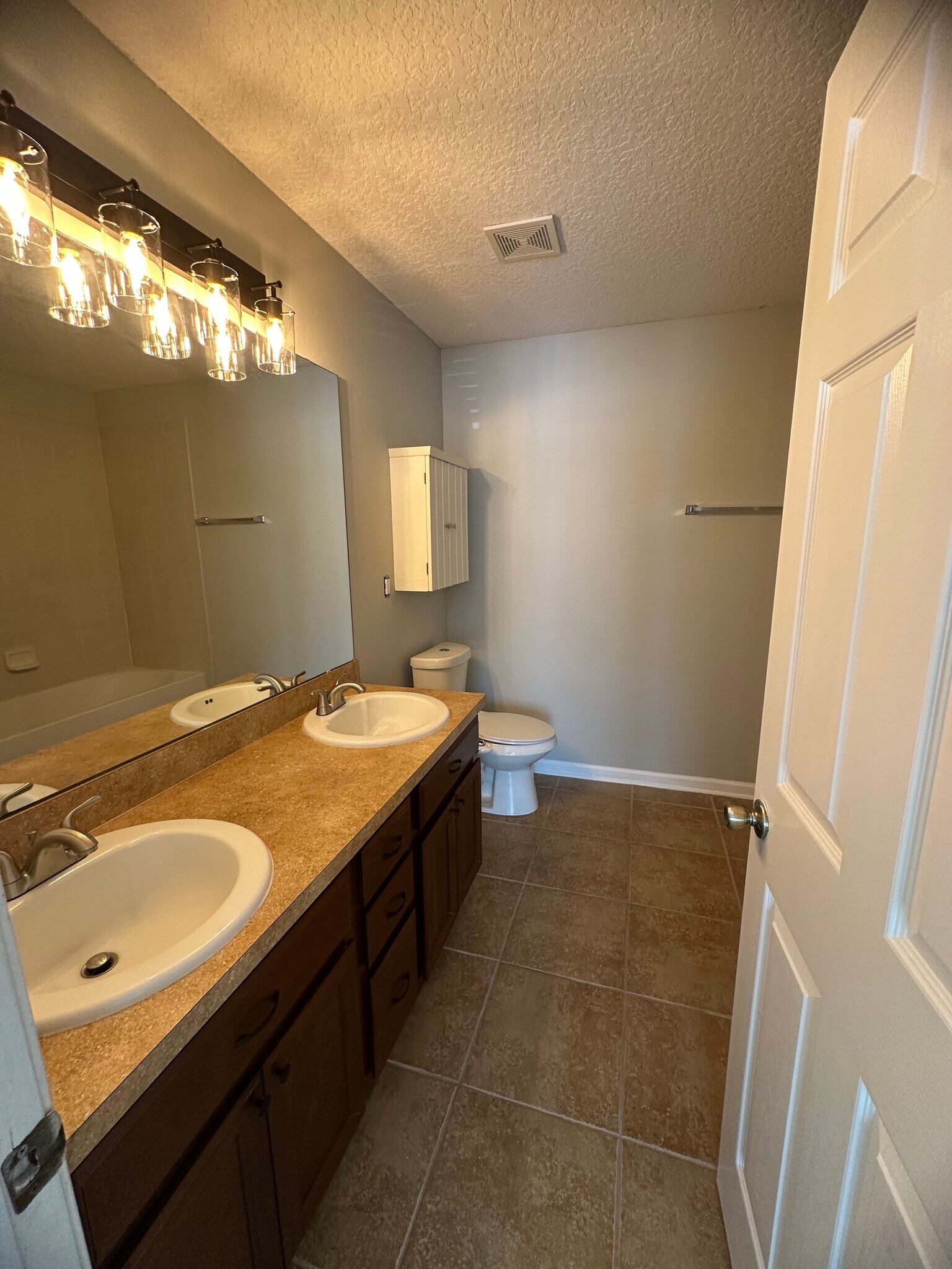 Master bathroom - 1500 Calming Water Dr