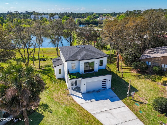 Building Photo - 2121 Broadwater Dr