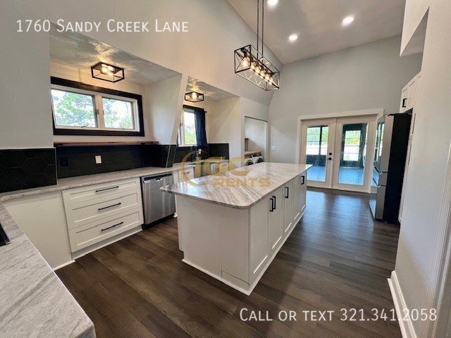 Building Photo - 1760 Sandy Creek Ln