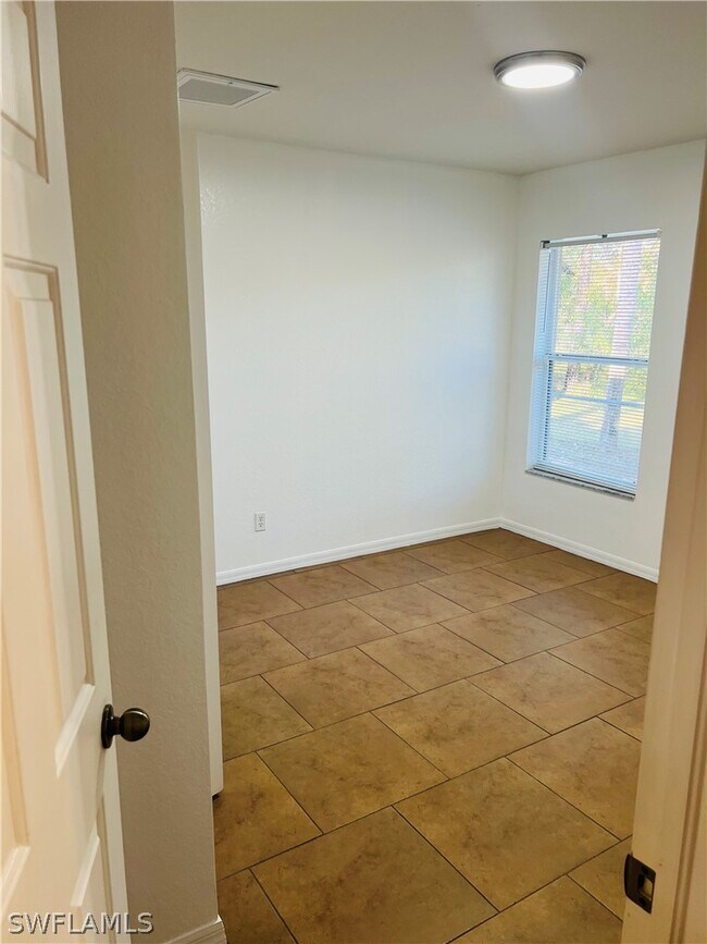 Building Photo - 3280 2nd Ave SE