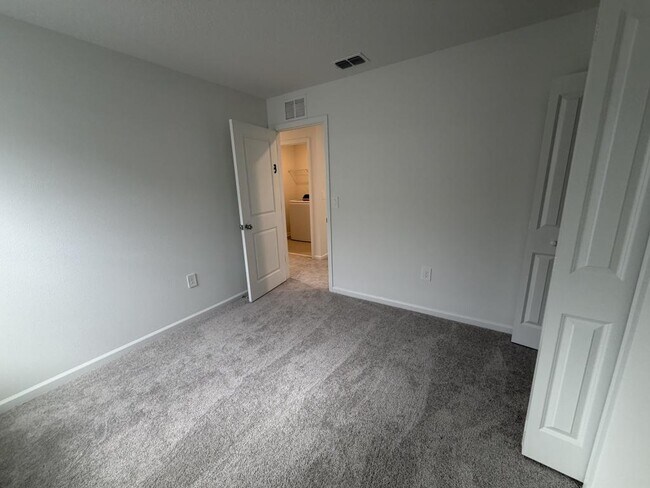 Building Photo - 2482 Hallow Gdn Rd